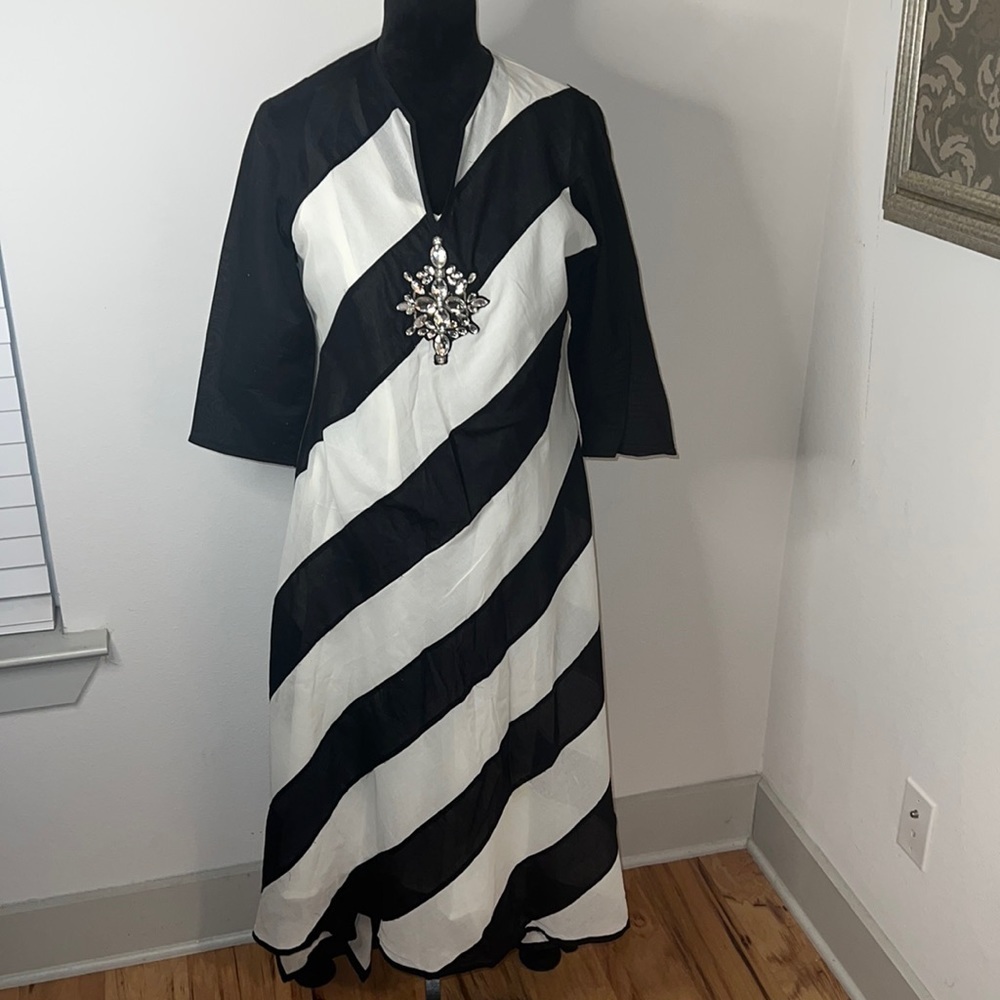 CHINYERE Pakistan Indian formal embellished ivory‎ black two piece dress Sz M